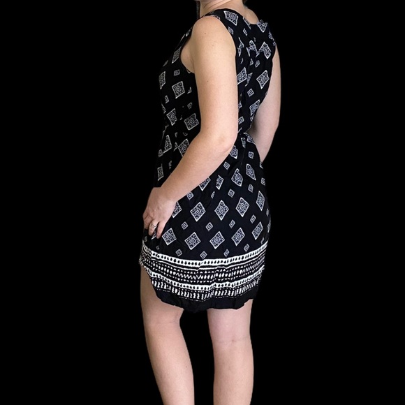 Bohemian Peasant Style Shift Sundress. Geometric Tribal Pattern. - Picture 5 of 11